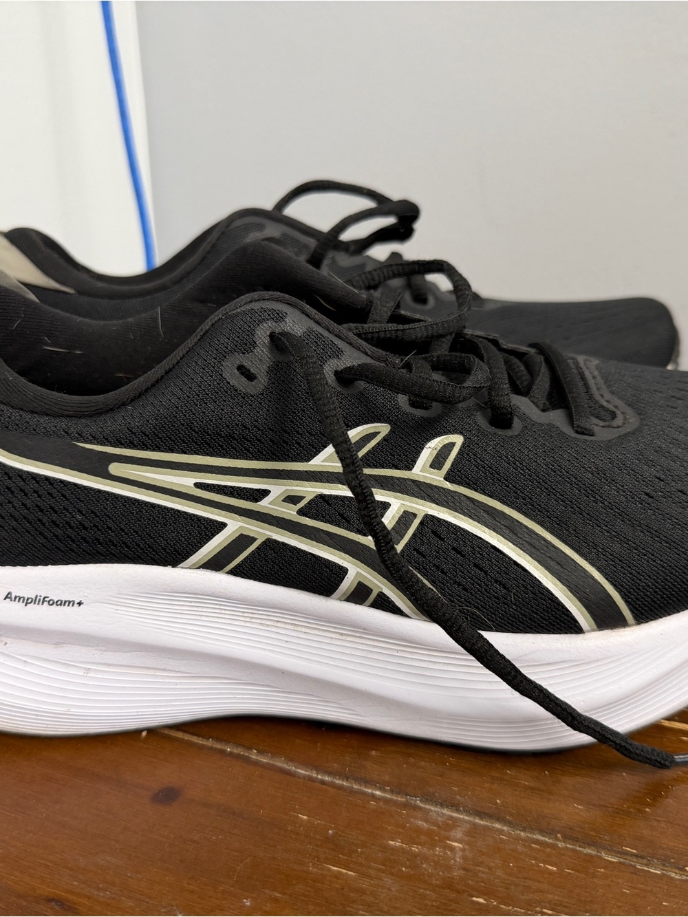 ASICS Black Athletic Running Shoes with White Midsole and Cream Logo 8.5 Wide